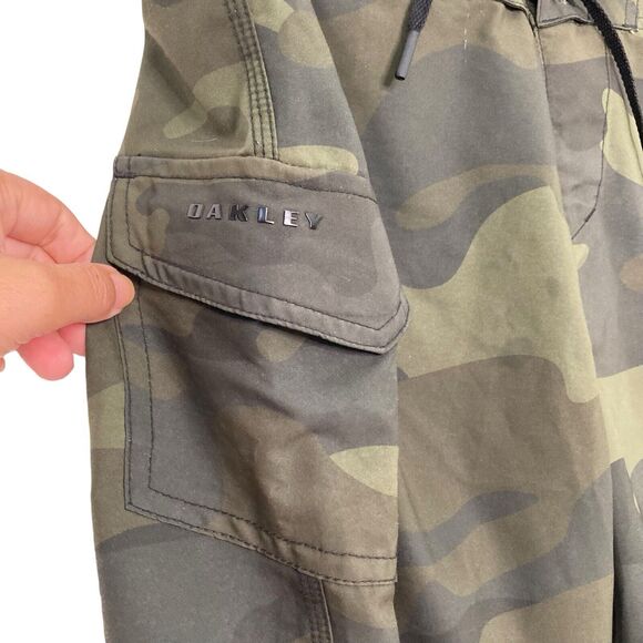 Oakley Mens Camo Board Shorts size 30 Green Poly Stretch Swim Beach Lace Up - Picture 4 of 11